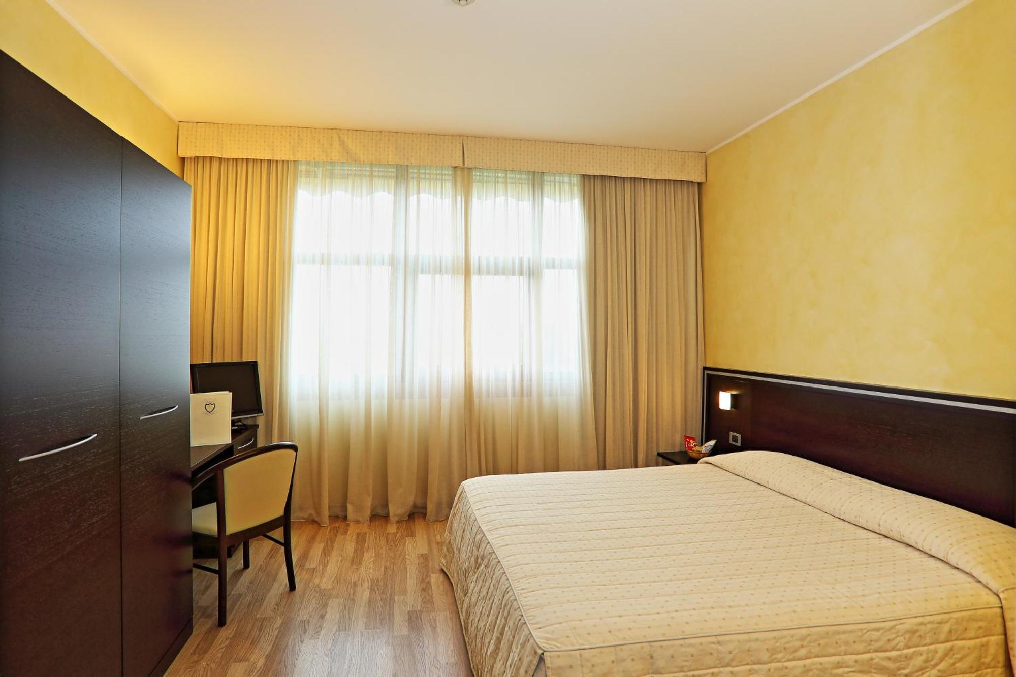 Hotel Visconti การ์ดาโน อัล กัมโป ภายนอก รูปภาพ
